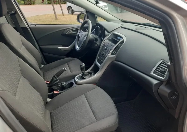 Opel Astra cena 20900 przebieg: 127000, rok produkcji 2010 z Kołobrzeg małe 326